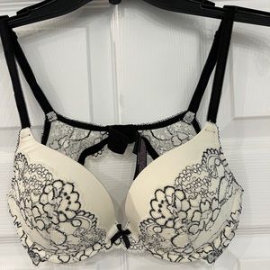 Victoria Secret bra size 36B. Underwire and padding.